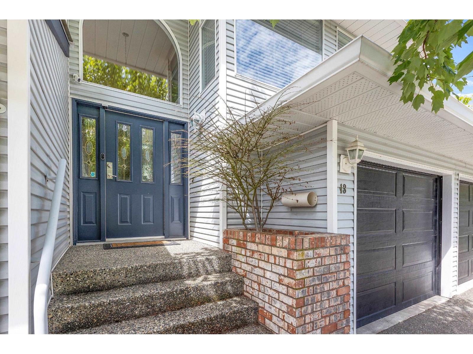 Photo 2 of 13 16363 85 Avenue, Surrey BC