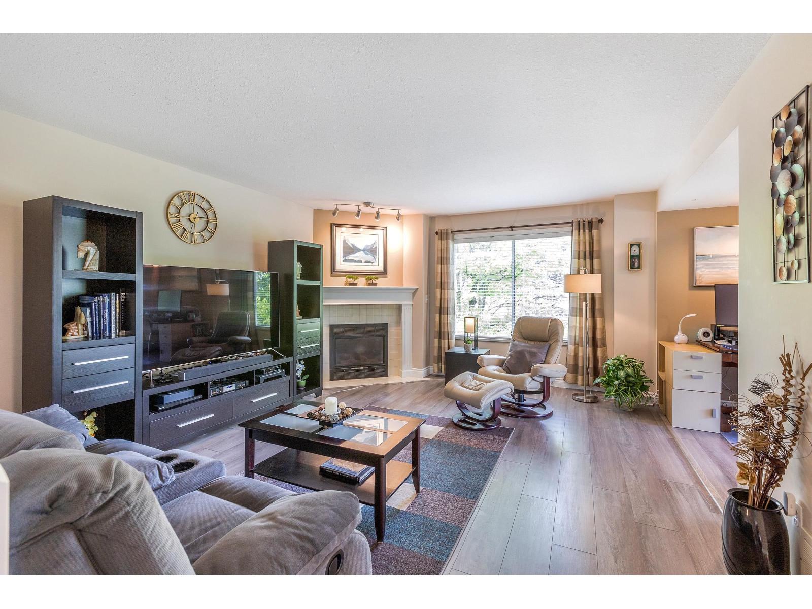 Photo 3 of 13 16363 85 Avenue, Surrey BC
