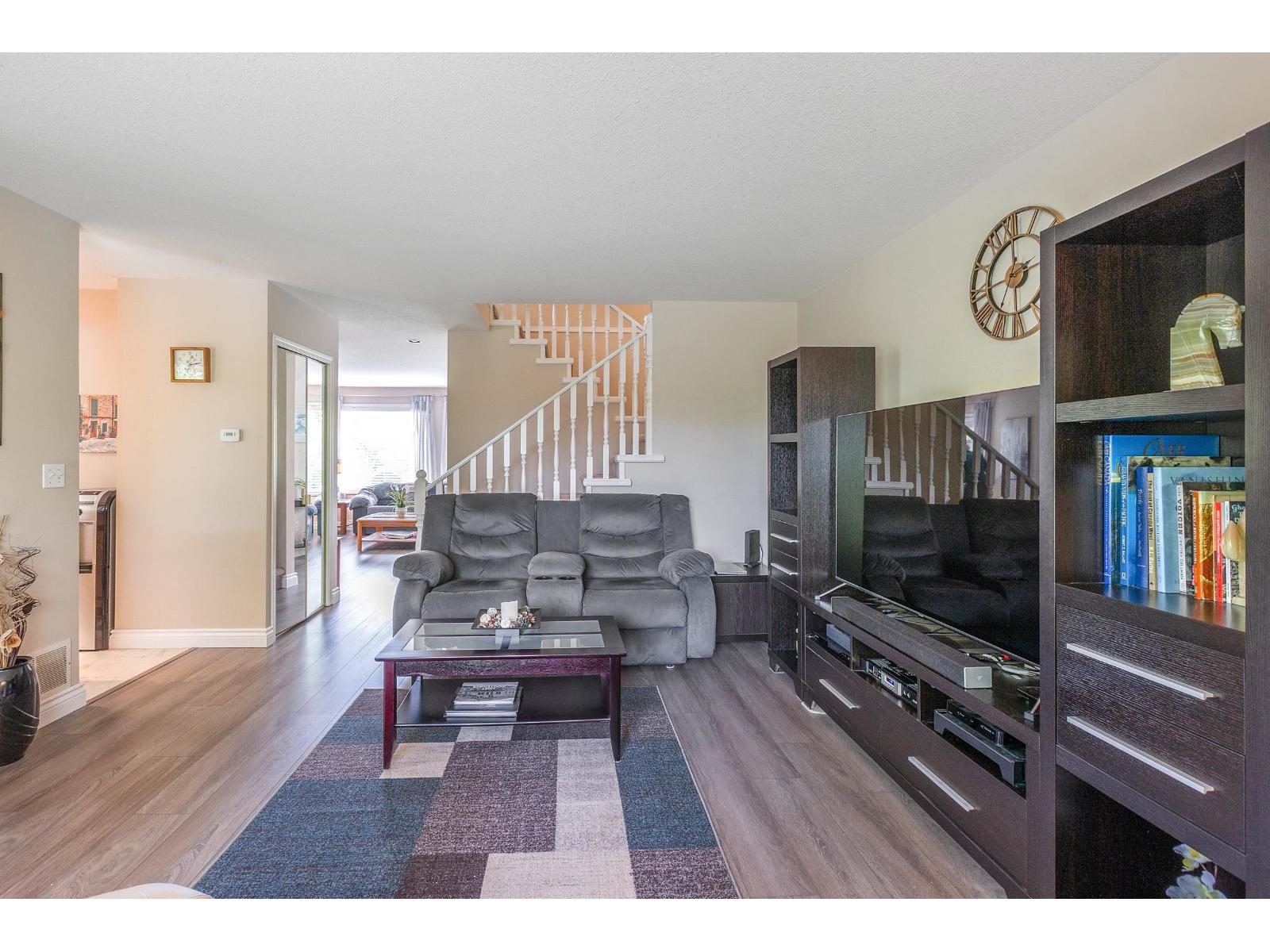 Photo 5 of 13 16363 85 Avenue, Surrey BC