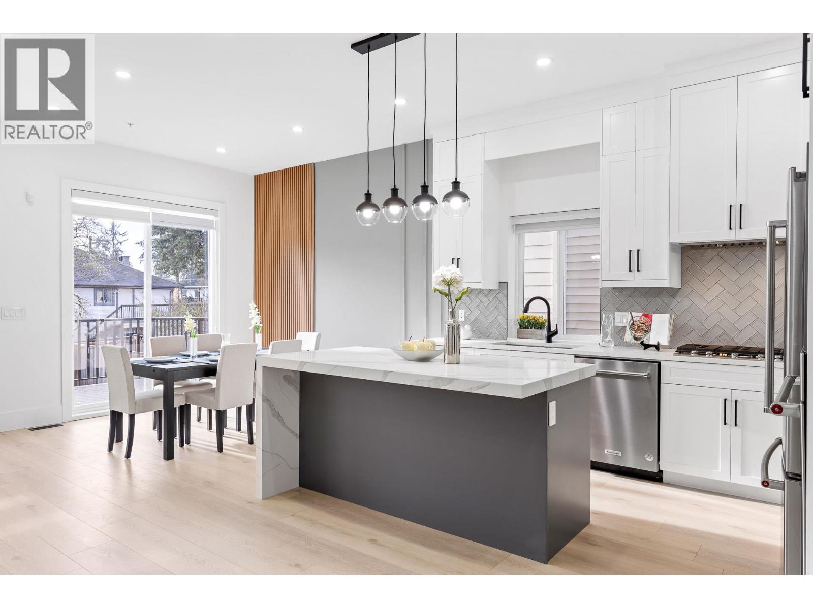 Photo 11 of 2472 Glenwood Avenue, Port Coquitlam BC