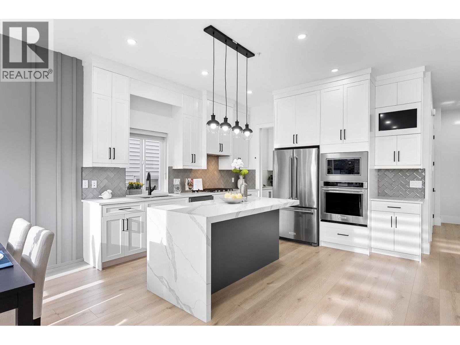 Photo 9 of 2472 Glenwood Avenue, Port Coquitlam BC