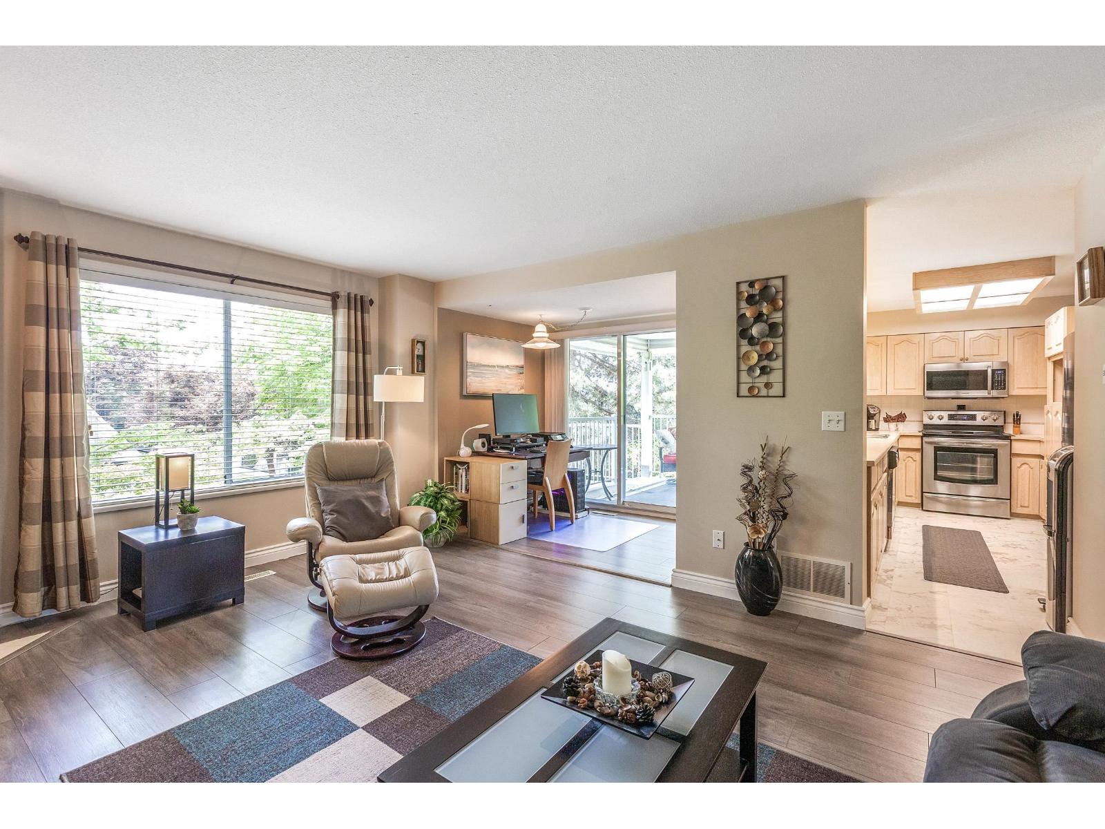 Photo 7 of 13 16363 85 Avenue, Surrey BC