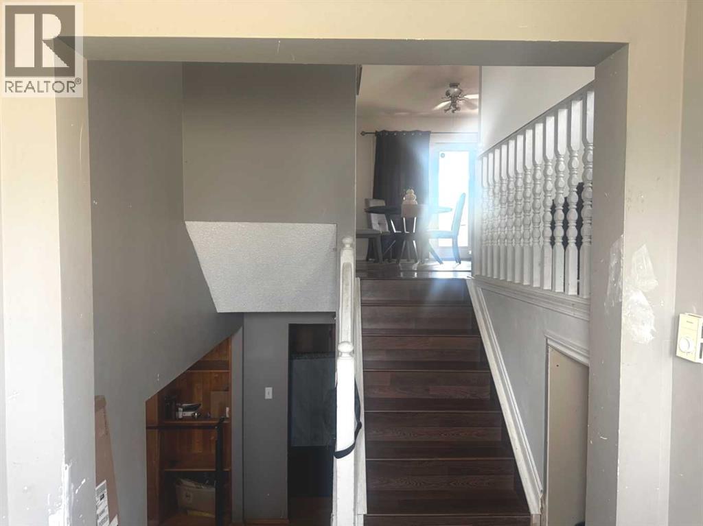 Photo 2 of 3704 57 Avenue, Lloydminster AB