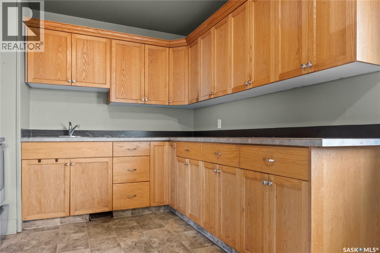 Photo 12 of 1657 Garnet Street, Regina SK