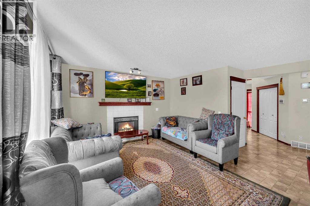 Single Family House for Sale in  Douglas Ridge Circle SE Douglasdale/Glen Calgary 