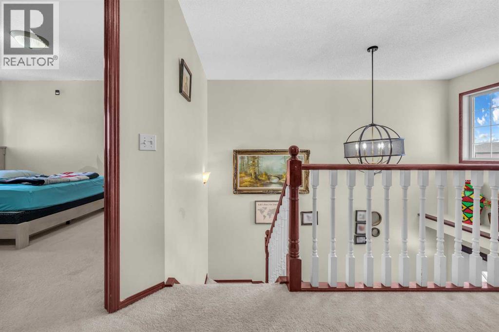 Single Family House for Sale in  Douglas Ridge Circle SE Douglasdale/Glen Calgary 