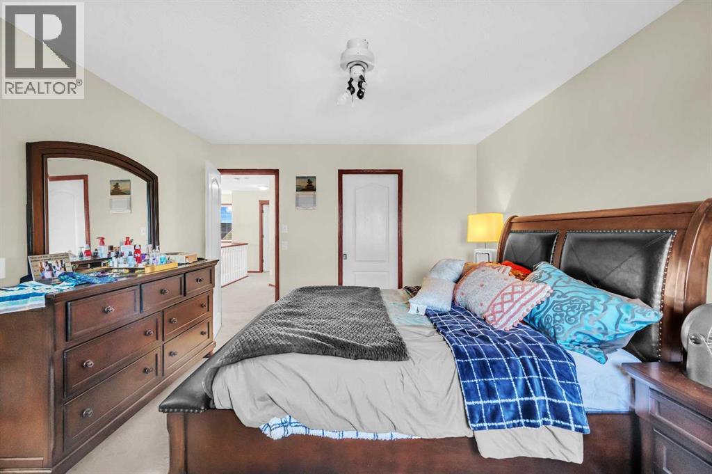 Single Family House for Sale in  Douglas Ridge Circle SE Douglasdale/Glen Calgary 