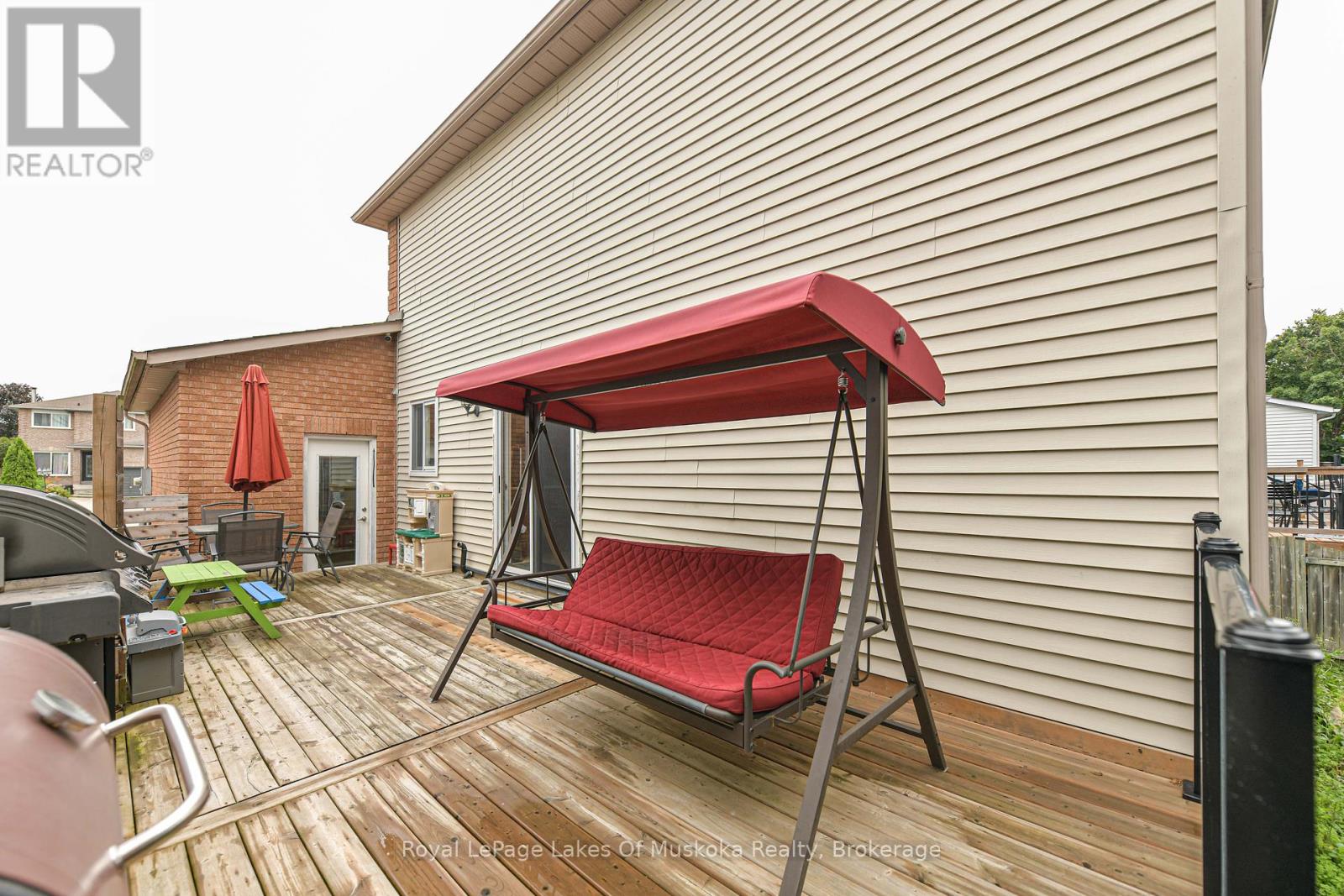 Photo 10 of 41 Penton Drive, Barrie ON