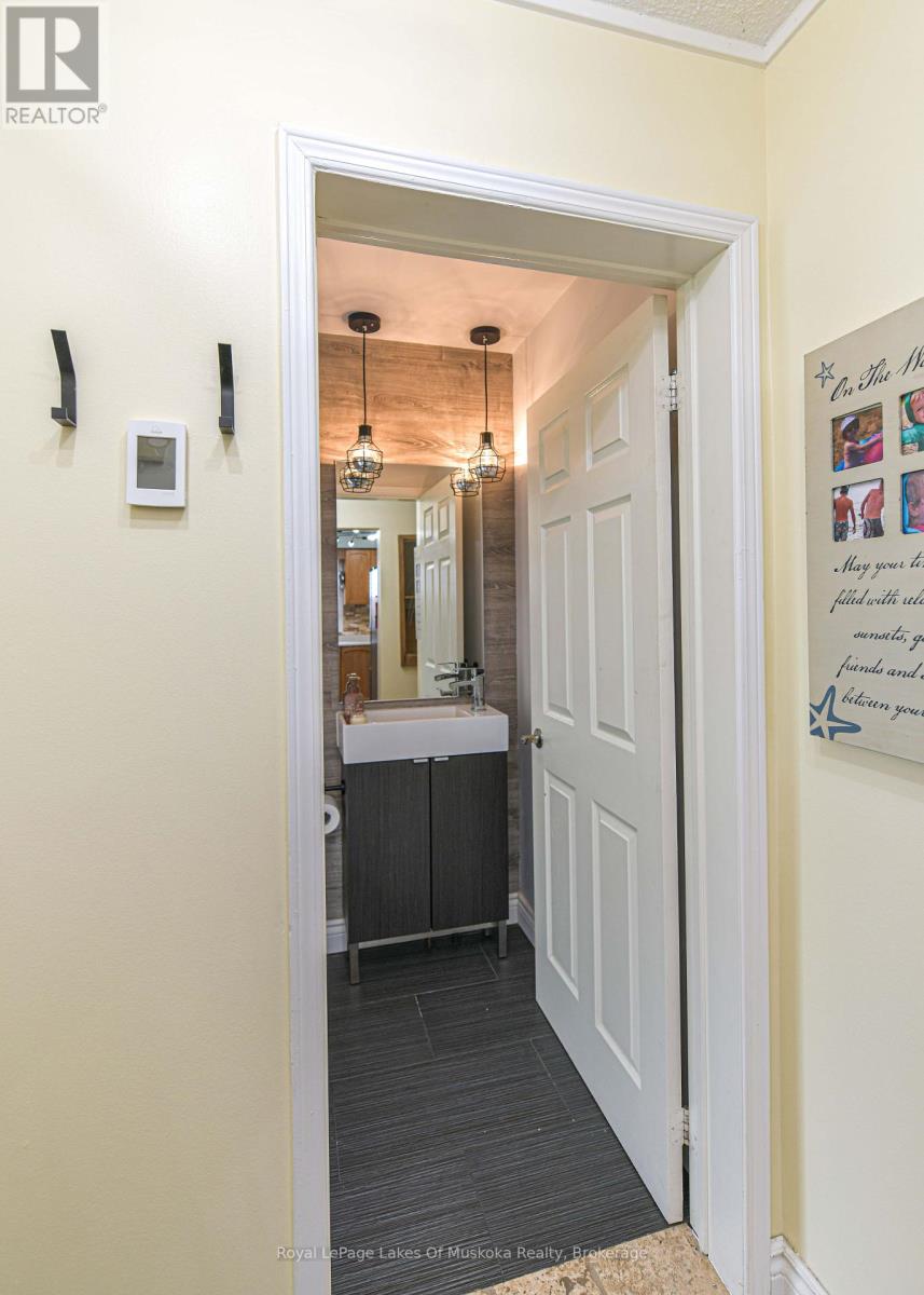 Photo 15 of 41 Penton Drive, Barrie ON