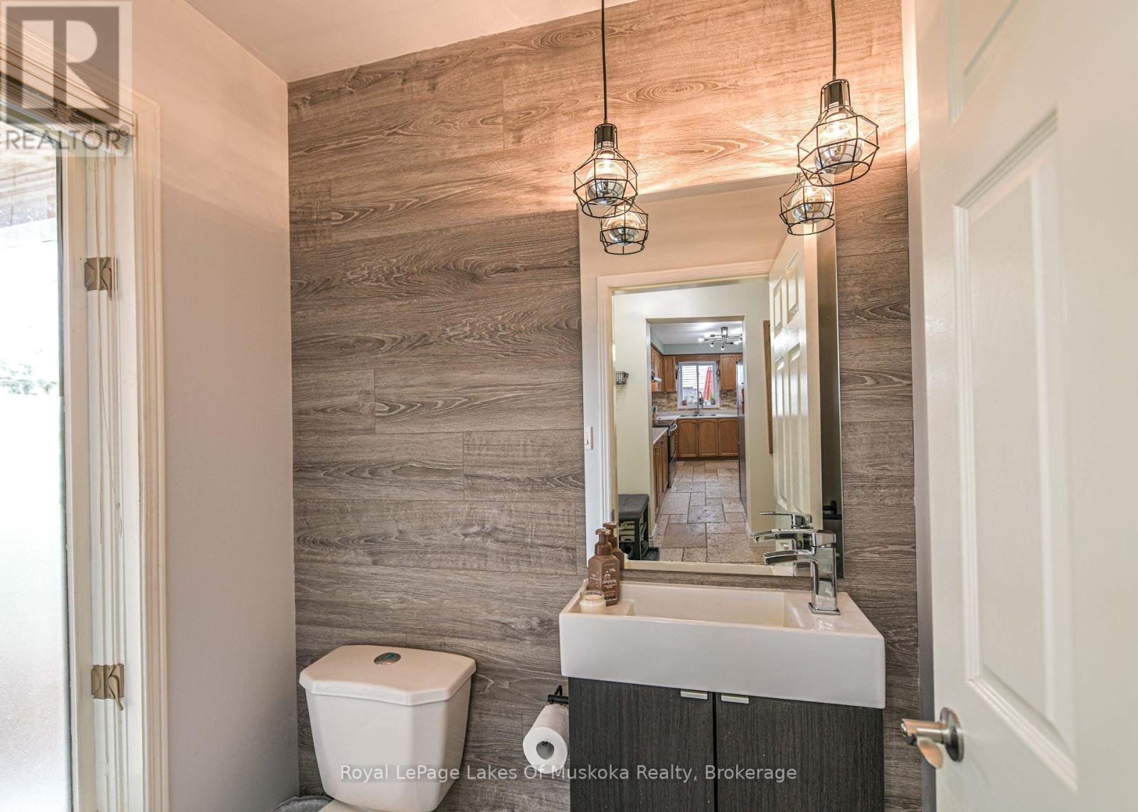 Photo 16 of 41 Penton Drive, Barrie ON