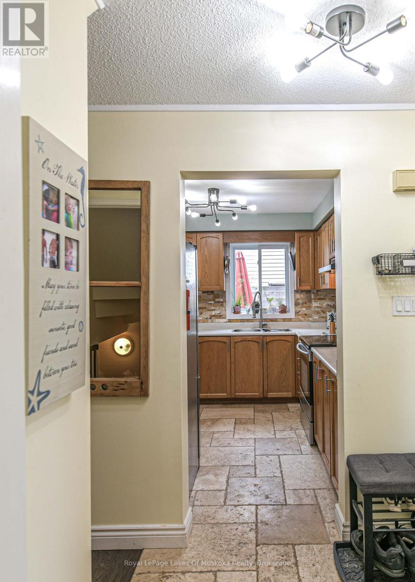 Photo 17 of 41 Penton Drive, Barrie ON