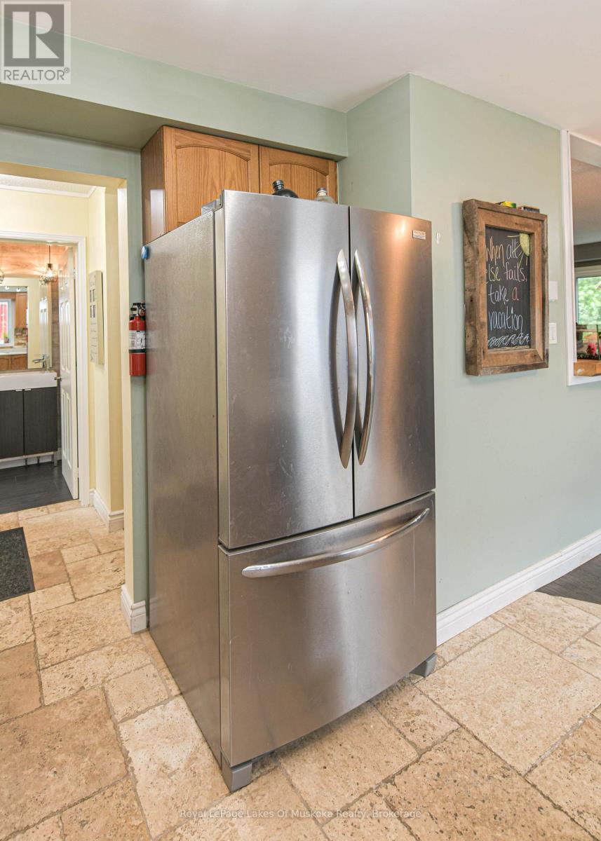 Photo 22 of 41 Penton Drive, Barrie ON