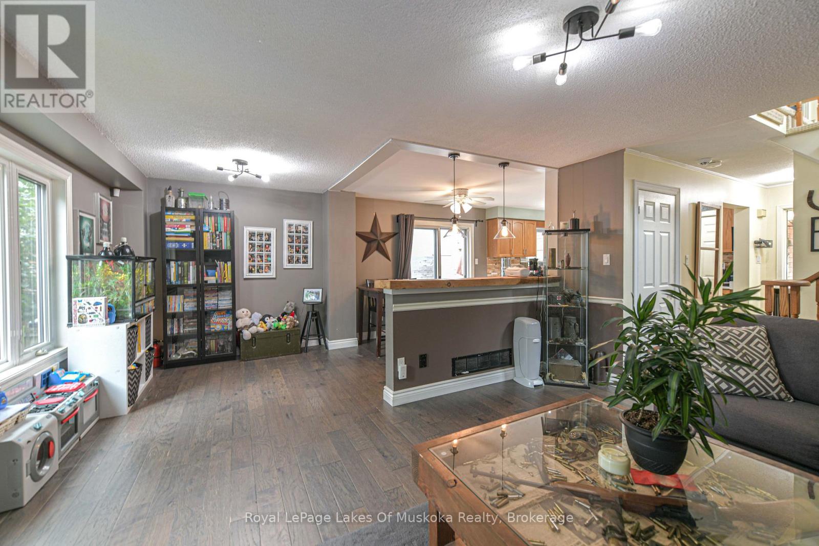 Photo 27 of 41 Penton Drive, Barrie ON