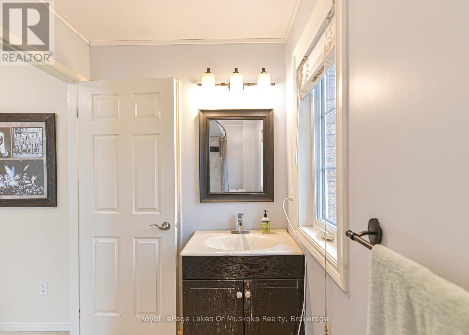 Photo 34 of 41 Penton Drive, Barrie ON