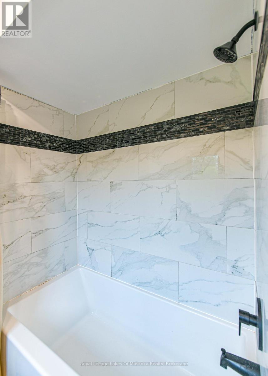 Photo 35 of 41 Penton Drive, Barrie ON