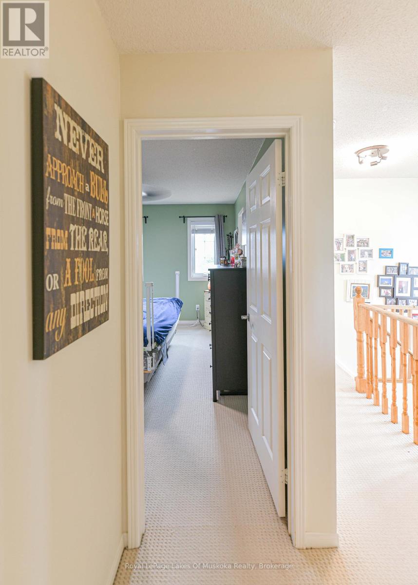 Photo 40 of 41 Penton Drive, Barrie ON