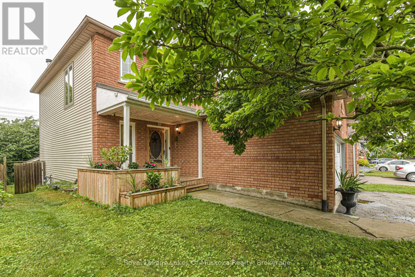 Photo 5 of 41 Penton Drive, Barrie ON