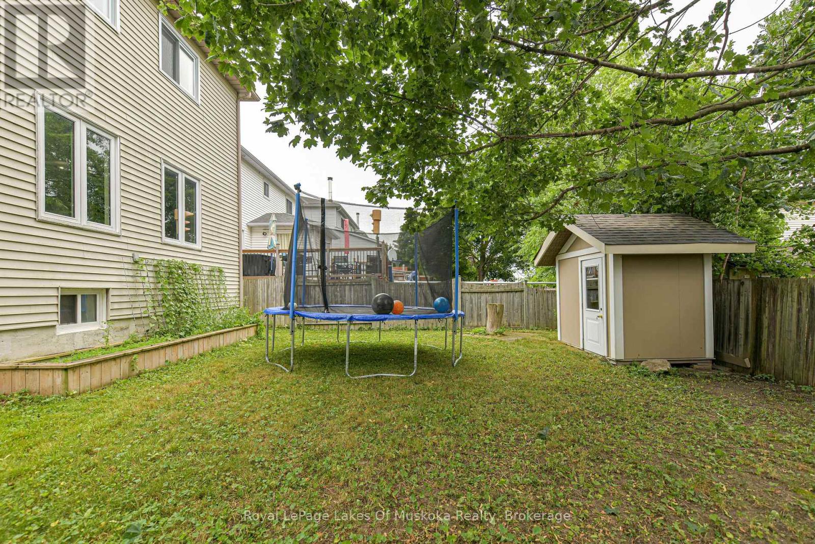 Photo 7 of 41 Penton Drive, Barrie ON