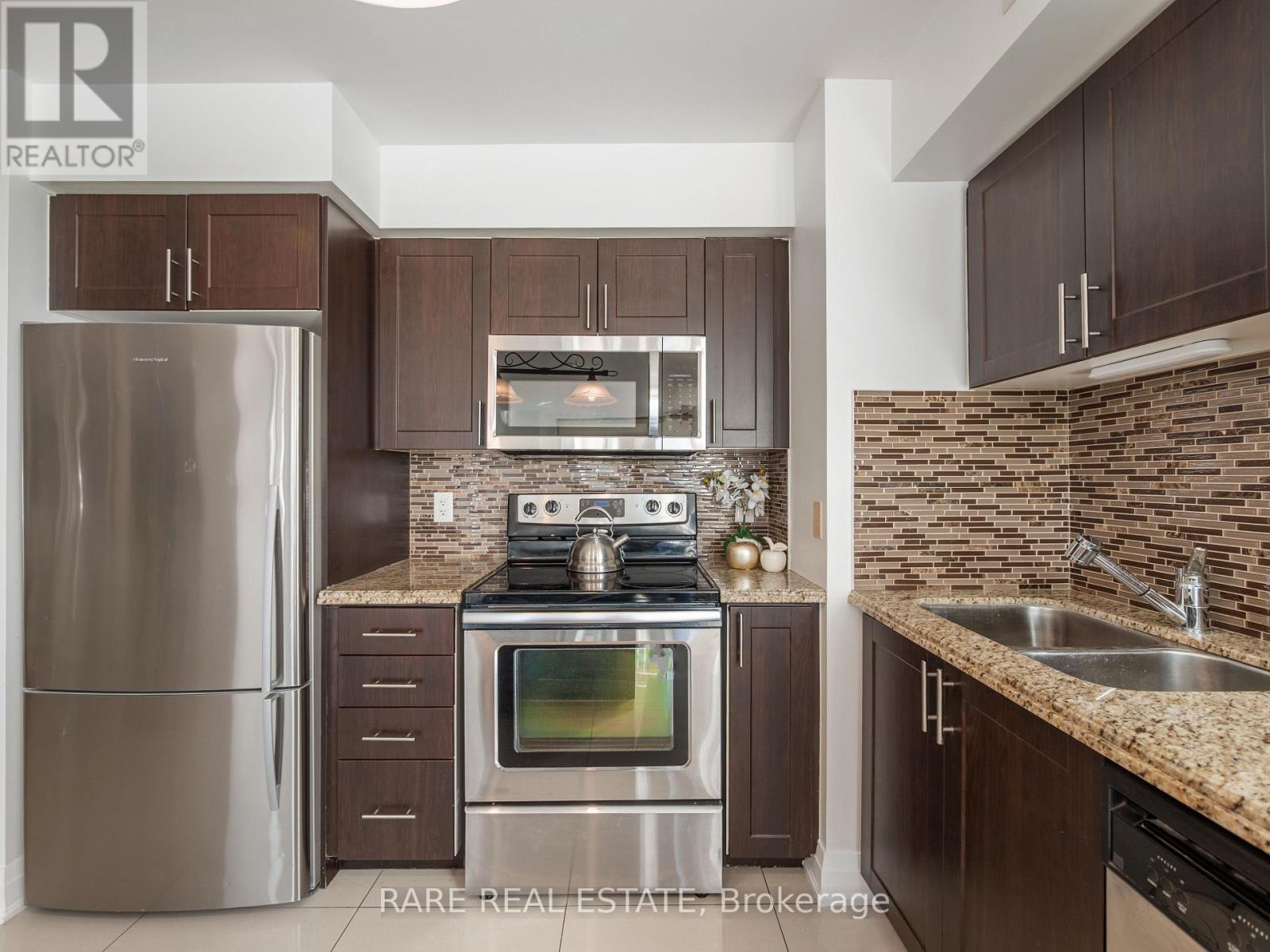 Photo 6 of 908 20 North Park Road, Vaughan ON