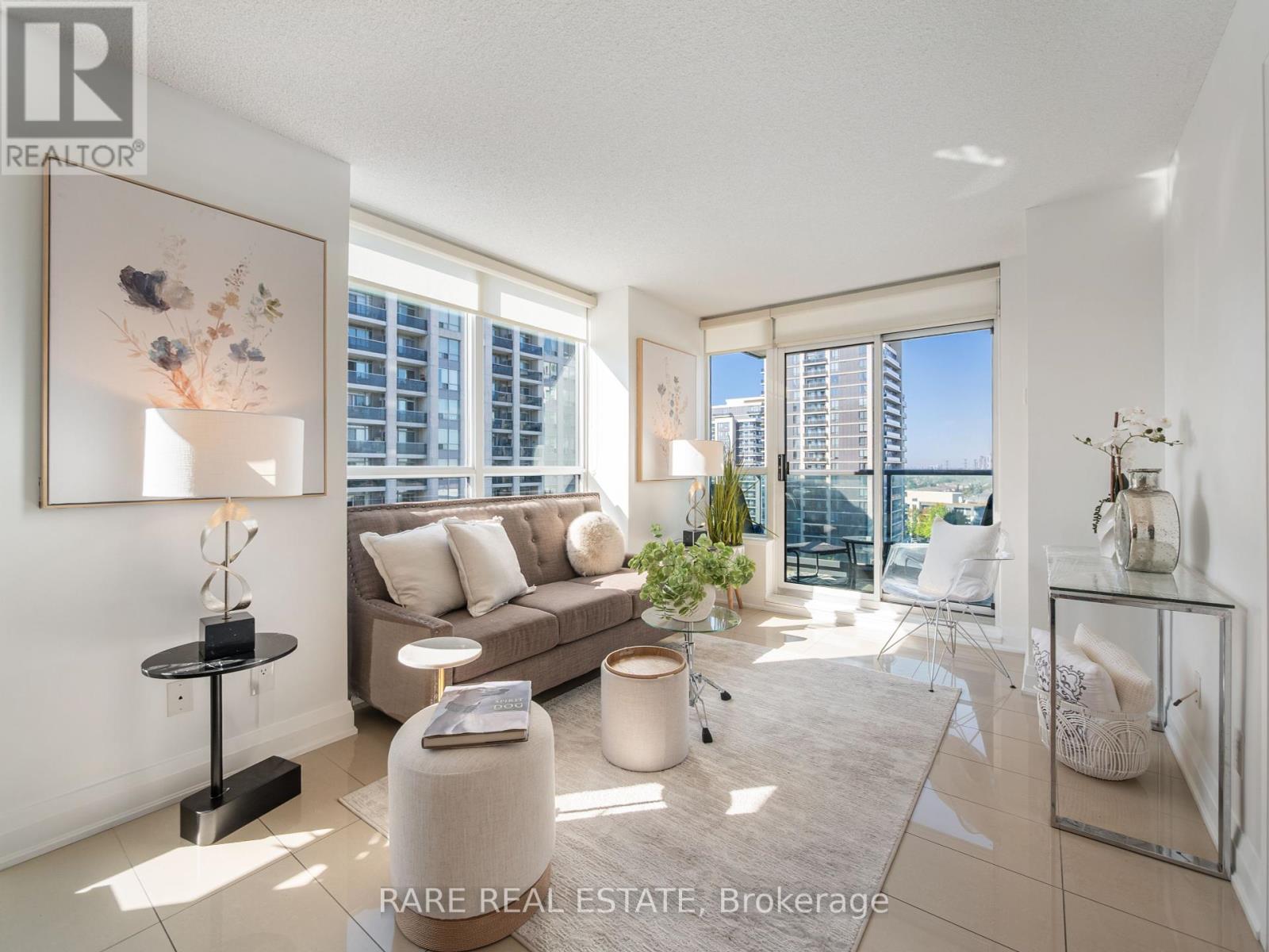 Photo 7 of 908 20 North Park Road, Vaughan ON