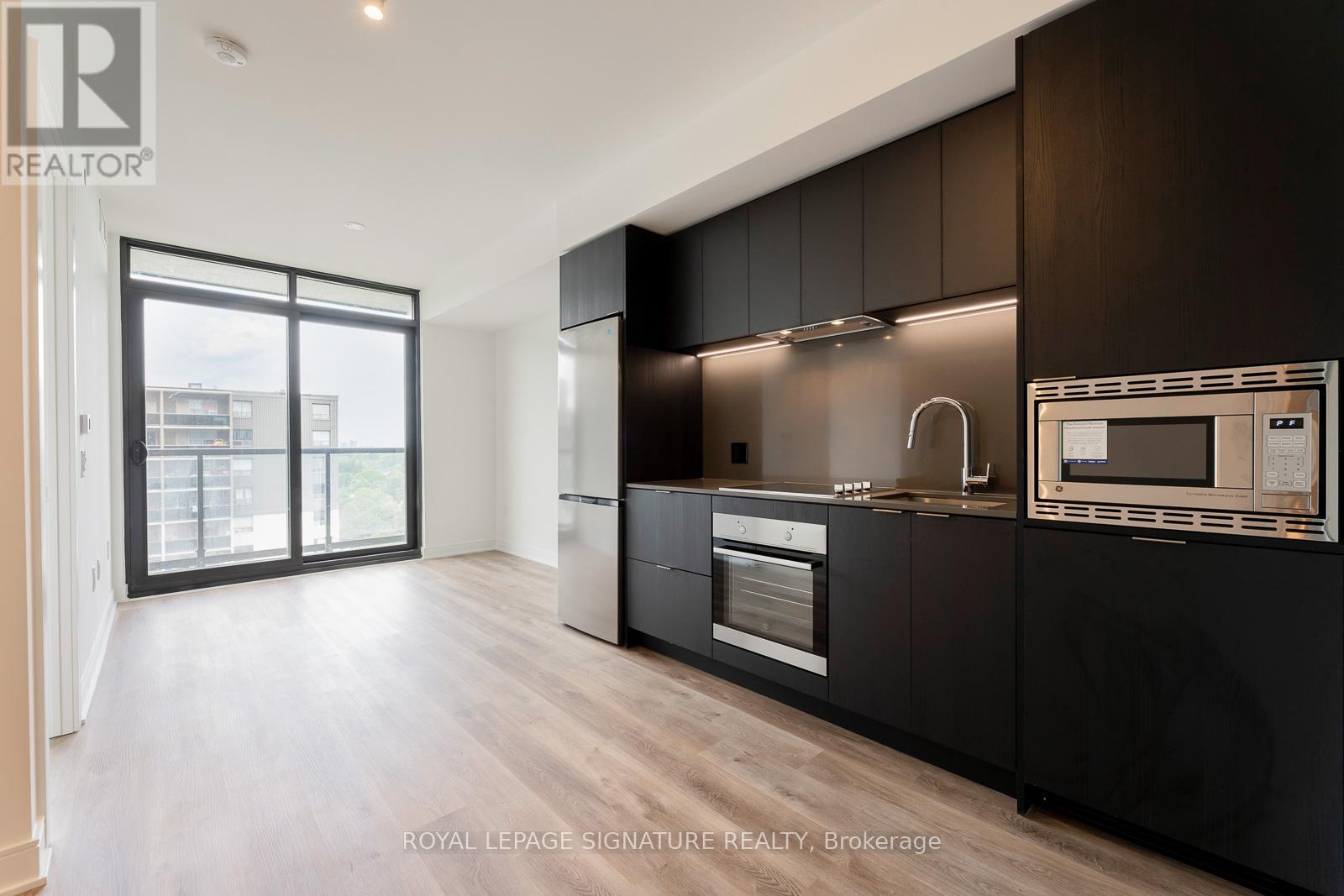 Photo 6 of 913 86 Dundas Street E, Mississauga ON