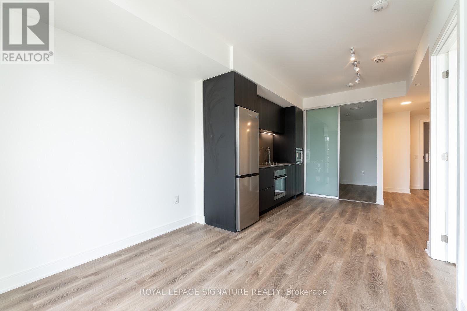 Photo 12 of 913 86 Dundas Street E, Mississauga ON