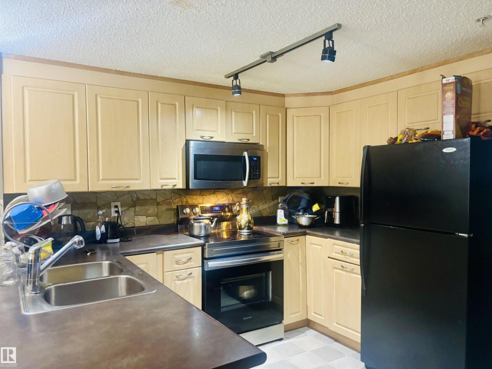 Photo 5 of 307 6315 135 Av Nw, Edmonton AB