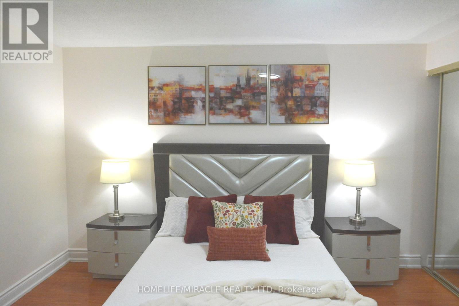 Photo 14 of 60 Denlow Drive, Brampton ON