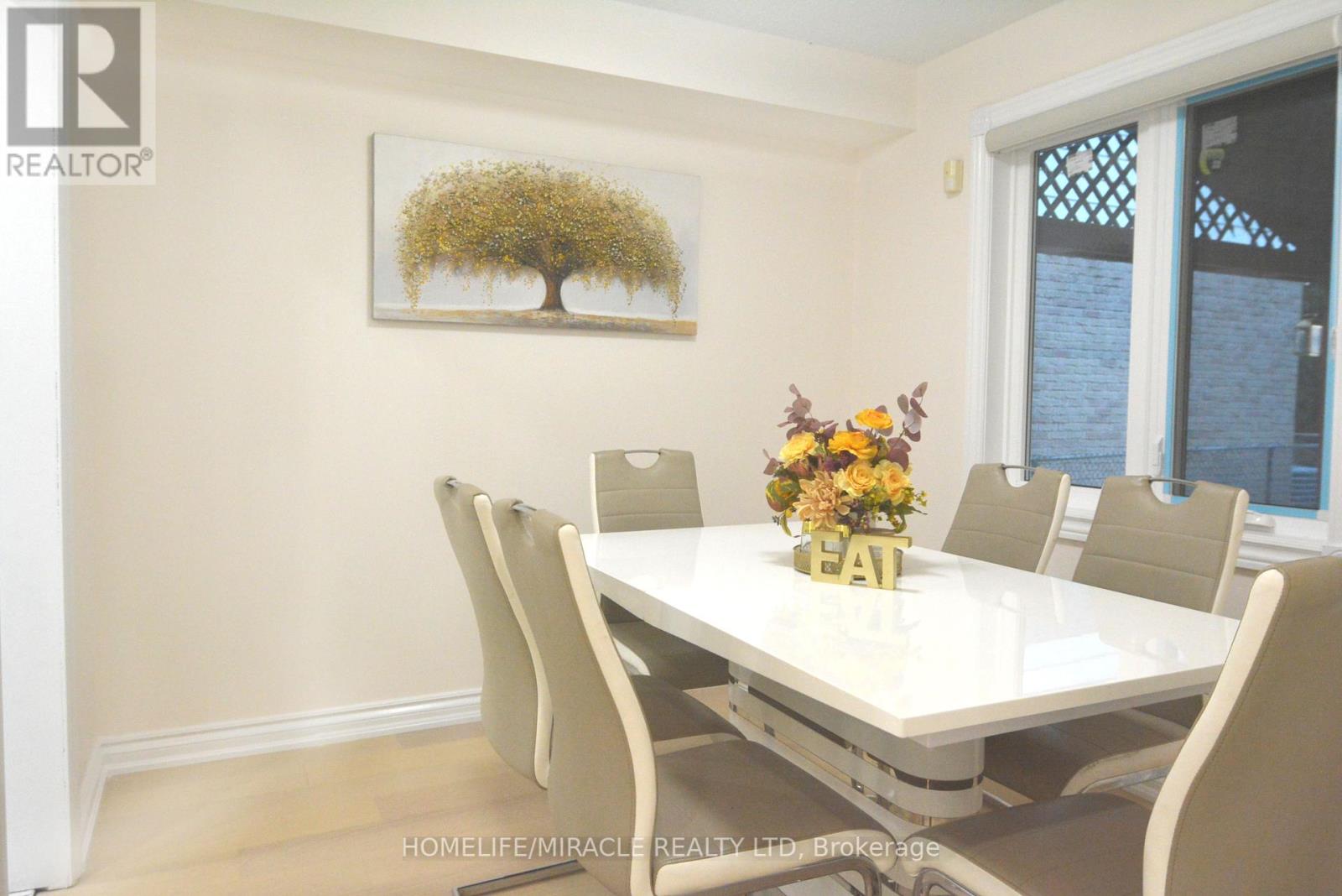 Photo 3 of 60 Denlow Drive, Brampton ON