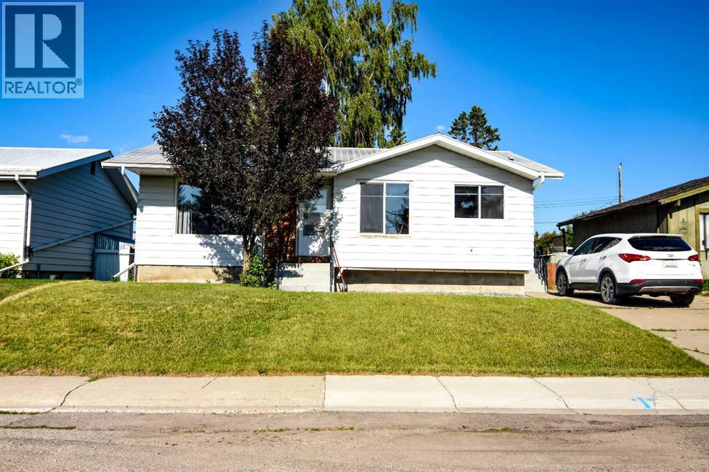 Photo 1 of 5 Windsor Place, Strathmore AB