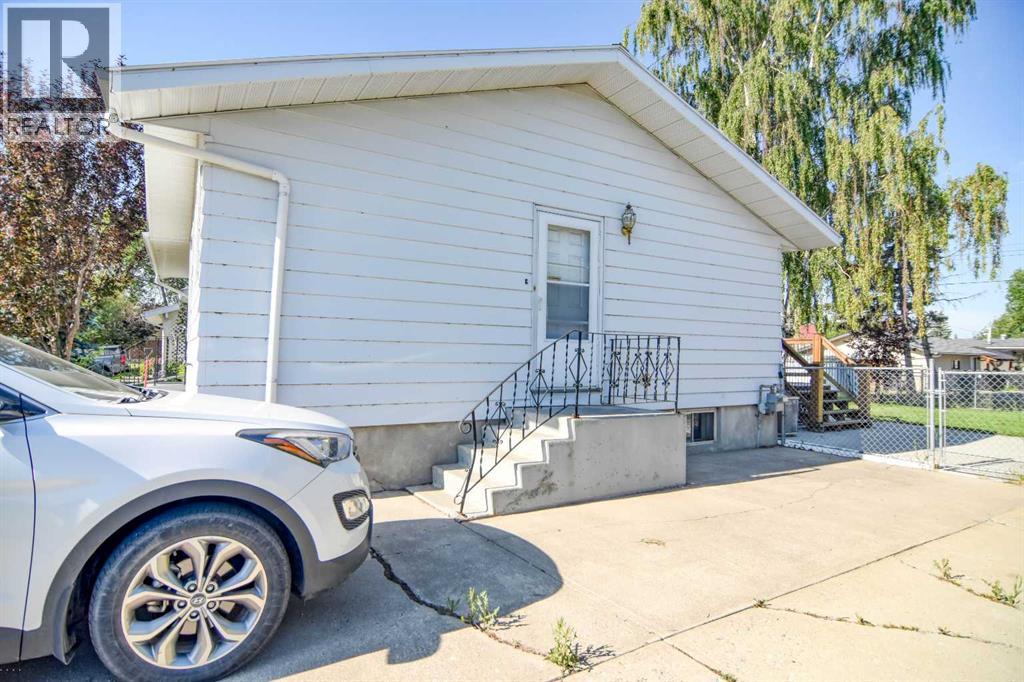 Photo 3 of 5 Windsor Place, Strathmore AB
