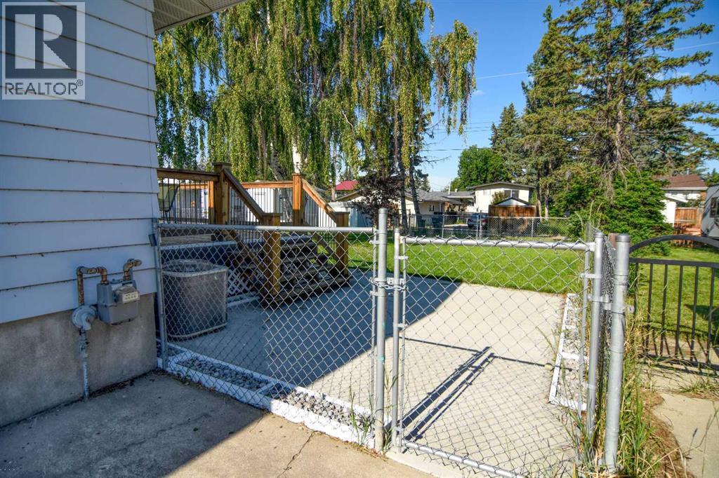 Photo 4 of 5 Windsor Place, Strathmore AB