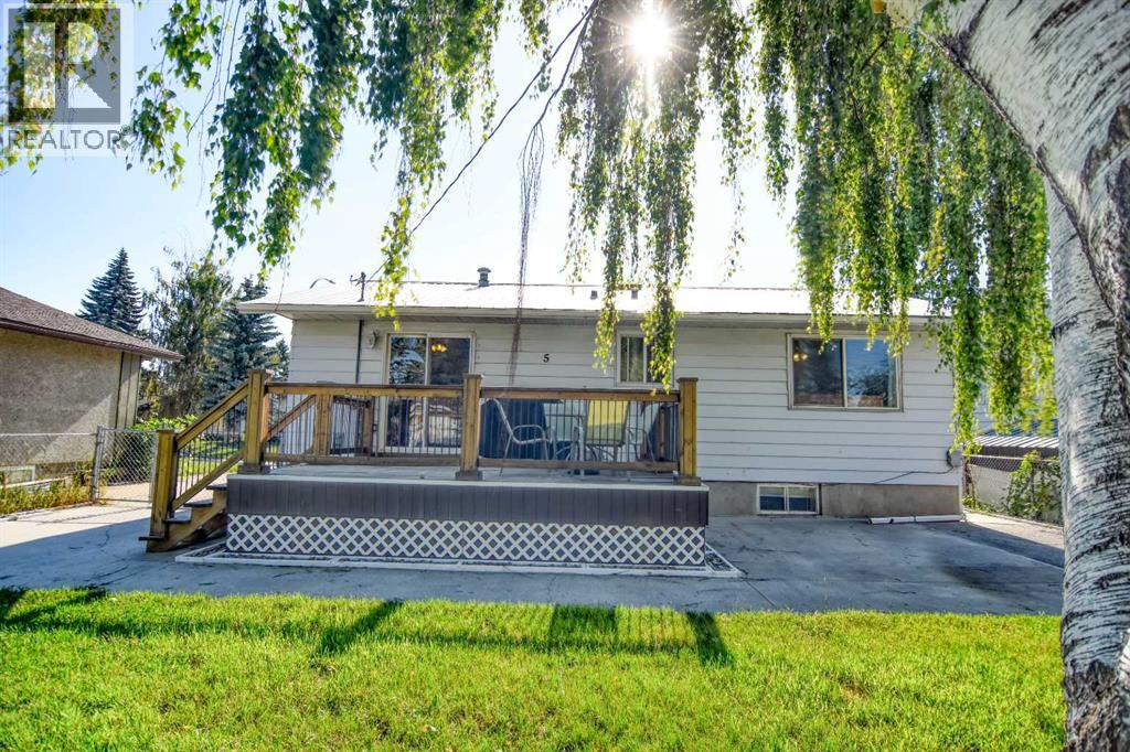 Photo 9 of 5 Windsor Place, Strathmore AB