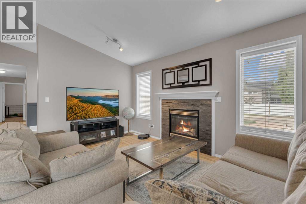 Photo 3 of 148 Ammeter Close, Red Deer AB