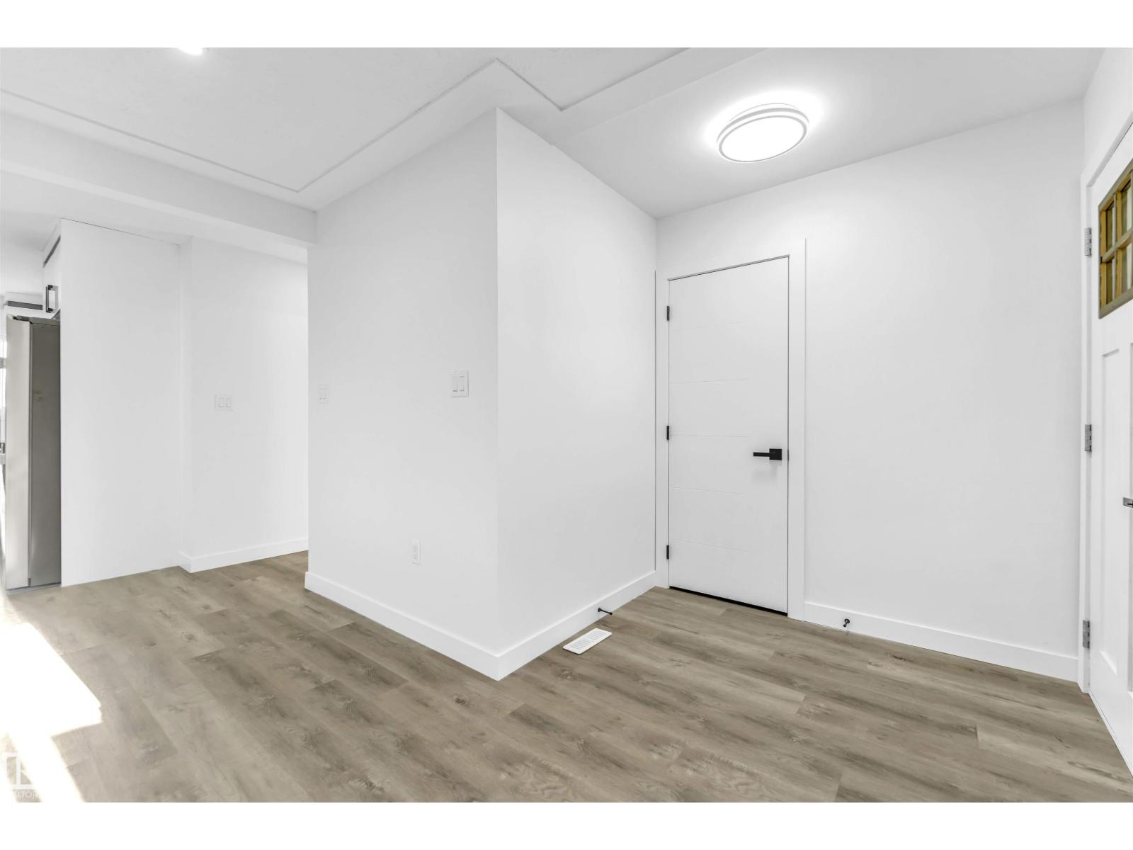 Photo 17 of 13604 139 St Nw, Edmonton AB
