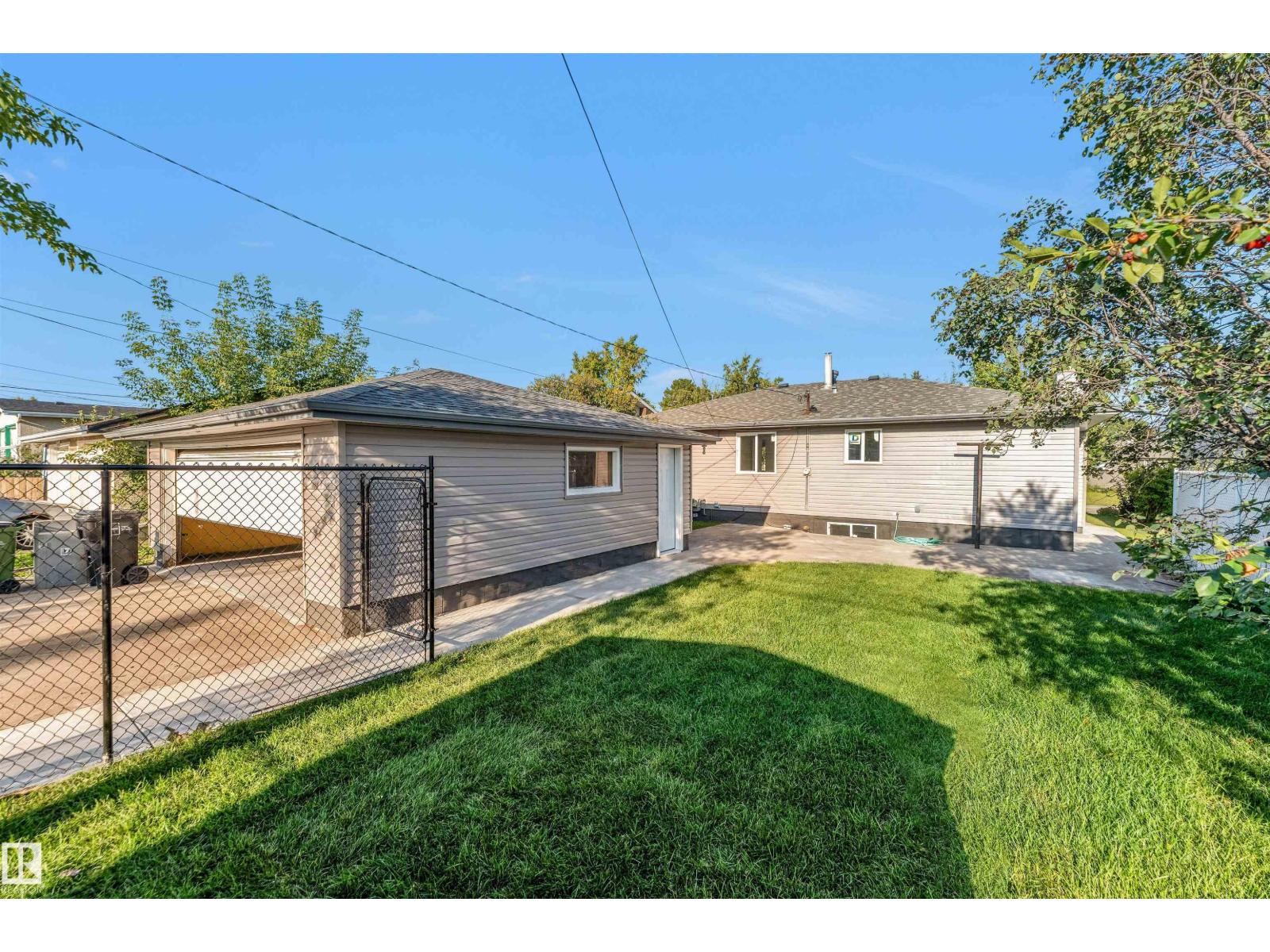 Photo 6 of 13604 139 St Nw, Edmonton AB