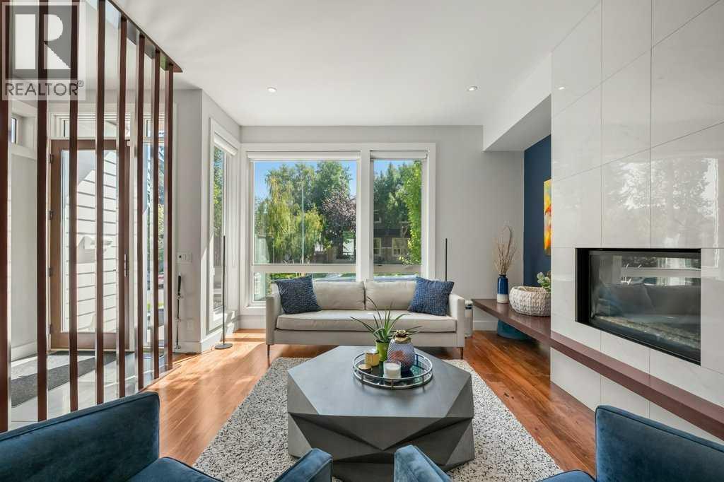 Photo 2 of 2126 27 Avenue Sw, Calgary AB
