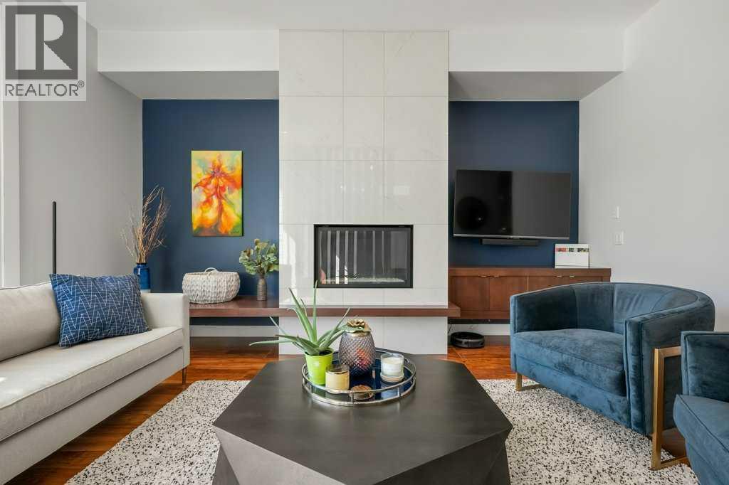 Photo 3 of 2126 27 Avenue Sw, Calgary AB
