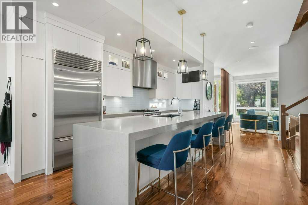 Photo 5 of 2126 27 Avenue Sw, Calgary AB