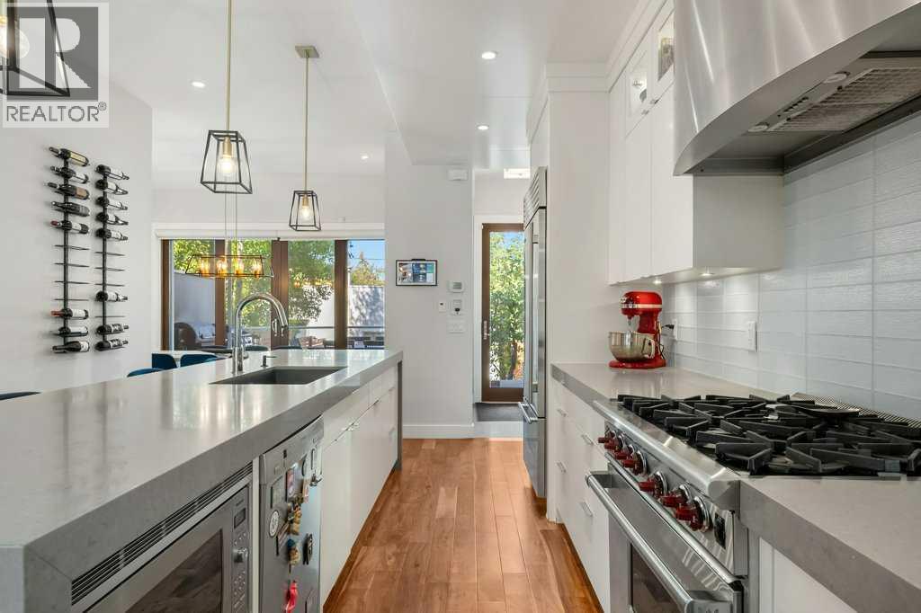 Photo 6 of 2126 27 Avenue Sw, Calgary AB