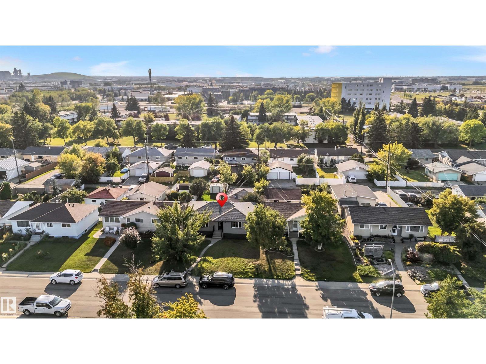 Photo 13 of 13604 139 St Nw, Edmonton AB