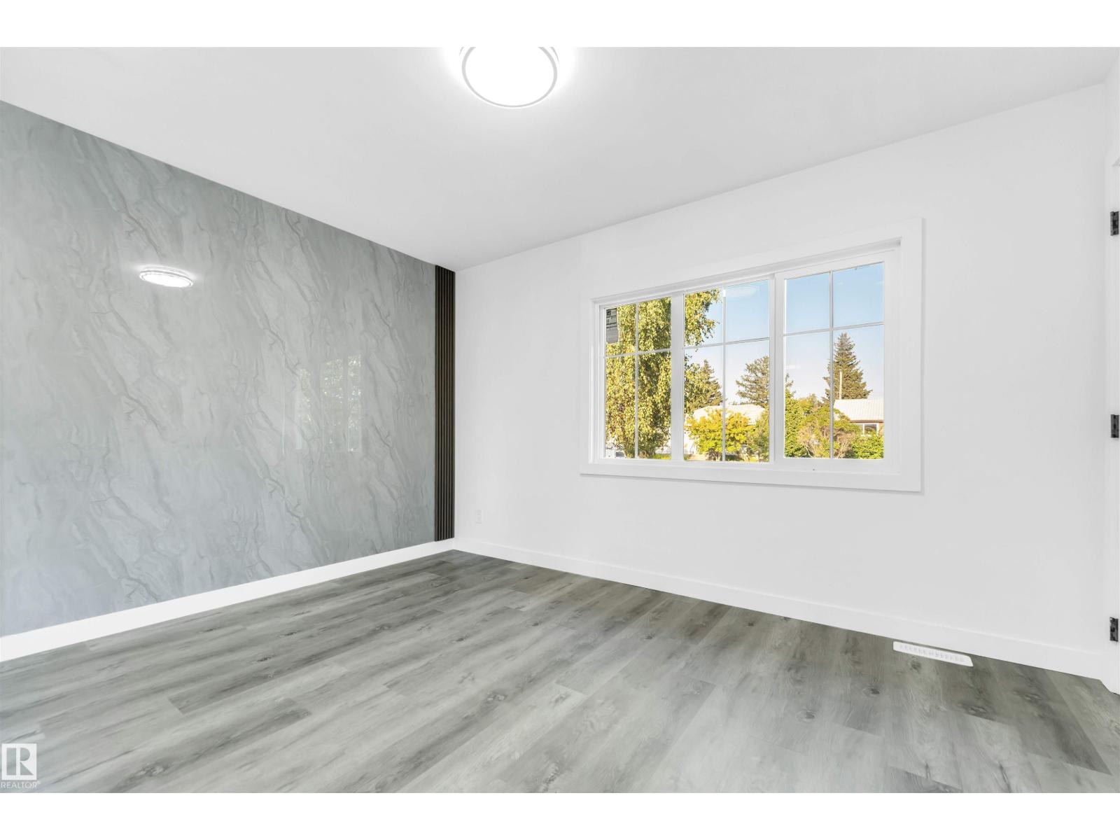 Photo 33 of 13604 139 St Nw, Edmonton AB