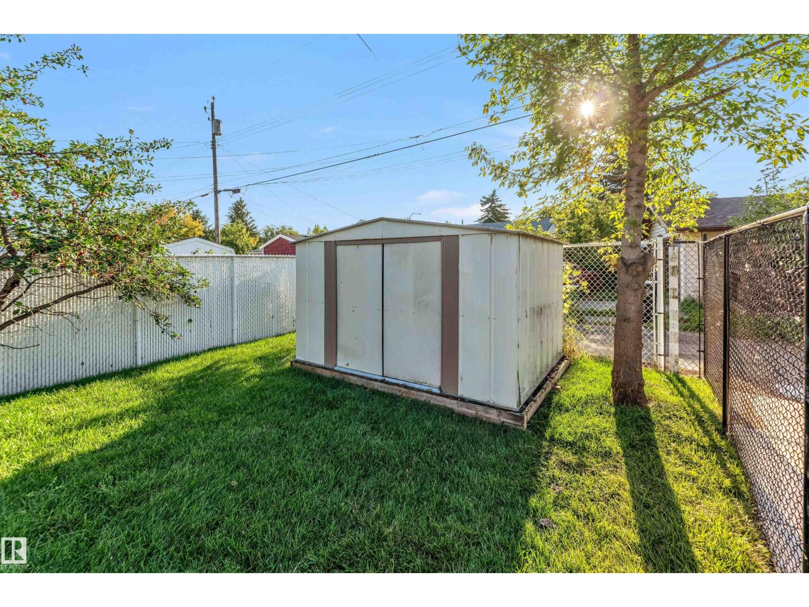 Photo 8 of 13604 139 St Nw, Edmonton AB