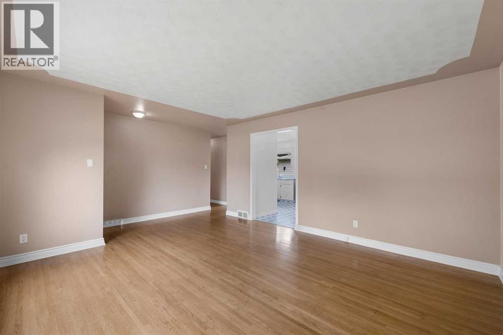 Photo 6 of 8527 Athabasca Street Se, Calgary AB
