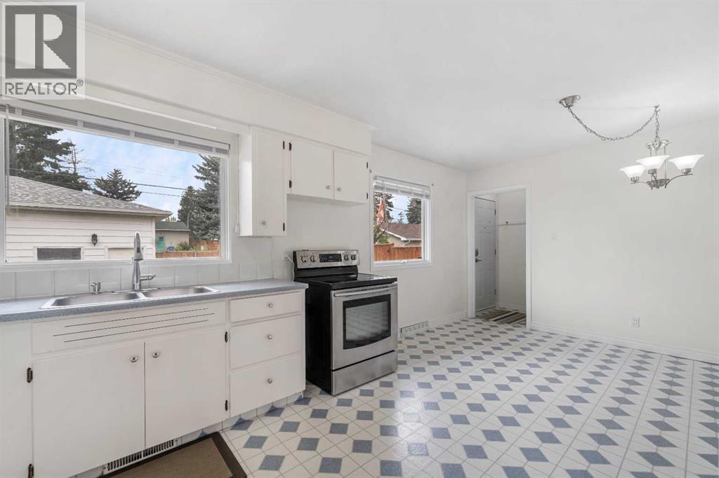 Photo 15 of 8527 Athabasca Street Se, Calgary AB