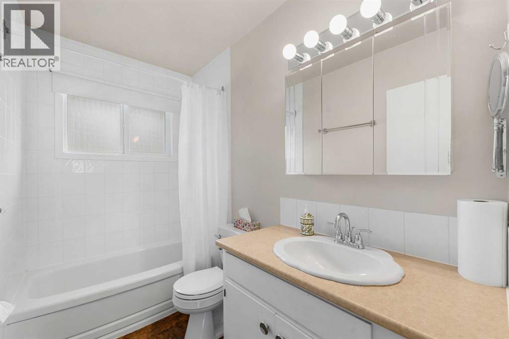 Photo 18 of 8527 Athabasca Street Se, Calgary AB