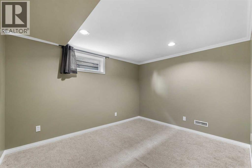 Photo 25 of 8527 Athabasca Street Se, Calgary AB