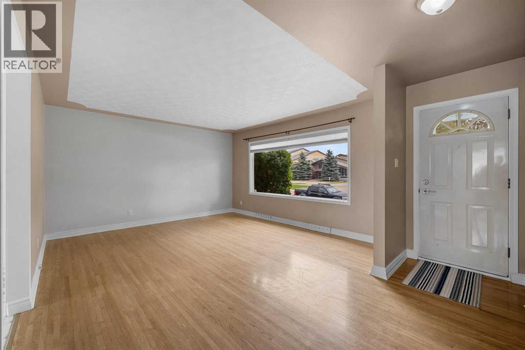 Photo 4 of 8527 Athabasca Street Se, Calgary AB