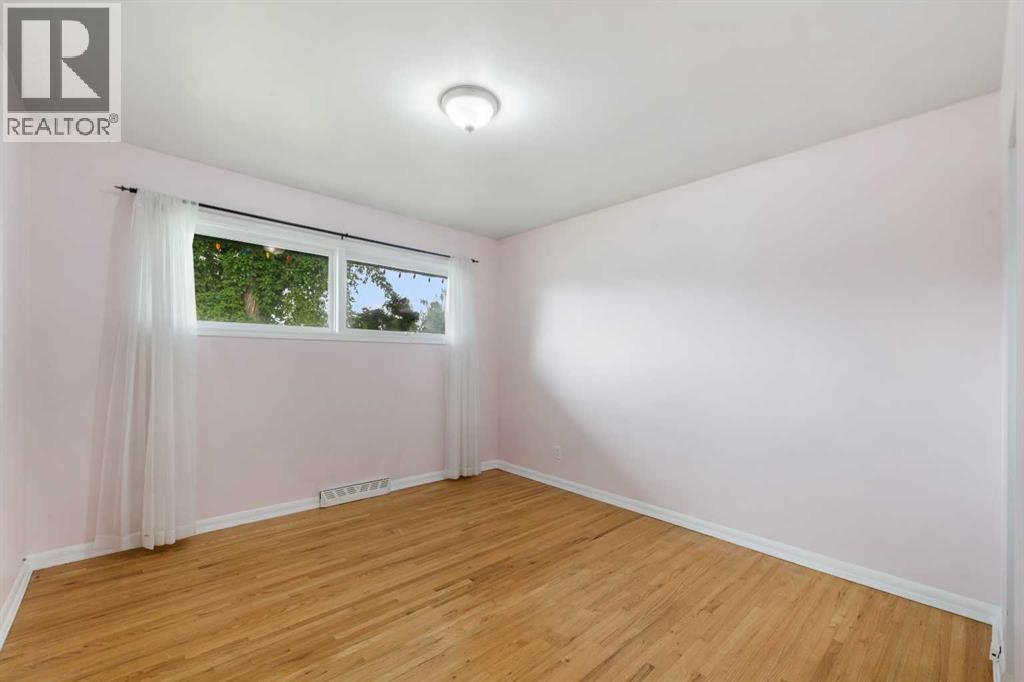 Photo 20 of 8527 Athabasca Street Se, Calgary AB