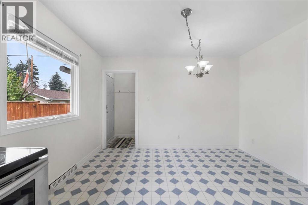 Photo 11 of 8527 Athabasca Street Se, Calgary AB
